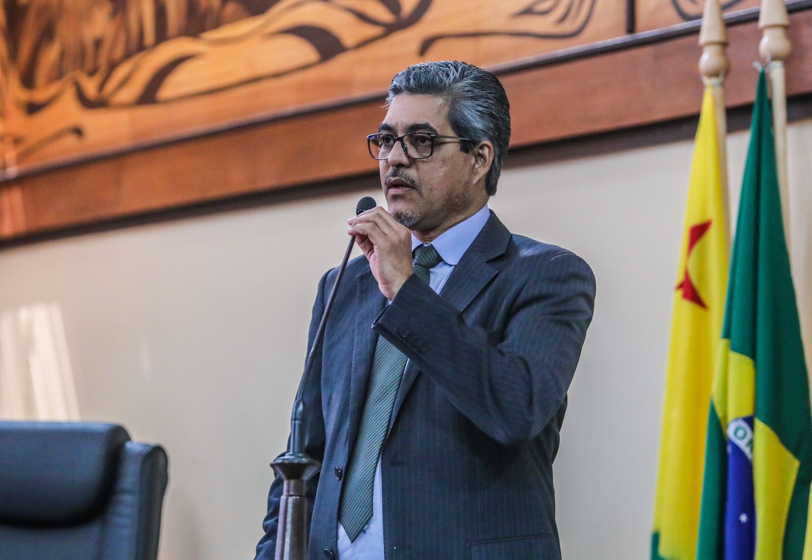 Edvaldo cobra pagamento de auxílio-alimentação a professores permutados